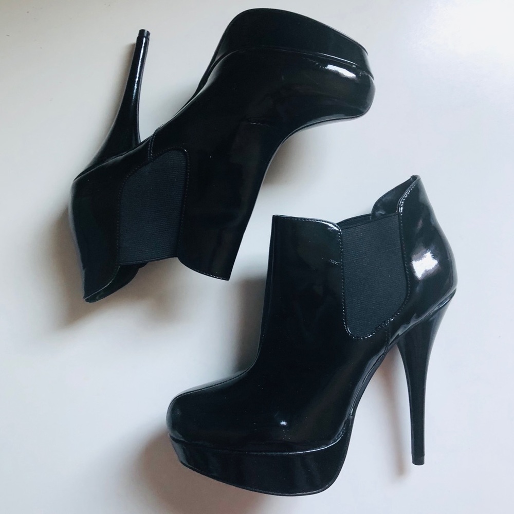 Black Steve Madden Patent Faux Leather Boots (Size: 8.5)